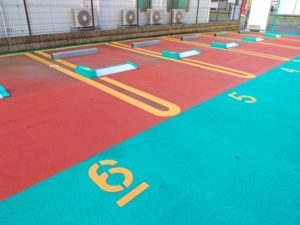 コインパーキングに放置車両が発生する理由や対処法、防止法を解説