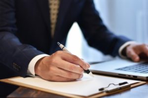 サラリーマンこそ、駐車場経営をするべき？おすすめな理由やメリット・デメリットを解説